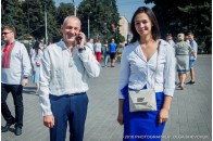 До сотні тисяч гривень зарплати в місяць та щедрі 