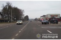 Дівчина, яку у селі під Луцьком збила автівка, у важкому стані в реанімації (фото)