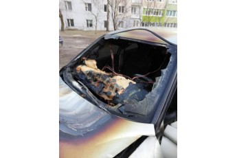 Неодноразово погрожували: у місті на Волині посадовцю спалили авто (Фото)