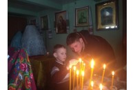 В селі на Волині прихильники УПЦ (МП) приходять на службу до священика додому (фото)