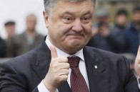 Латають дорогу і фарбують бордюри в дощ: як на Львівщині готувались до приїзду Порошенка