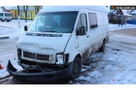 На Волині бус зіткнувся з легковиком, троє людей потрапили до лікарні (фото)