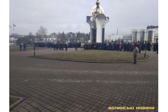 Під Волинською ОДА розпочався протест прихожан УПЦ МП (фото, відео)