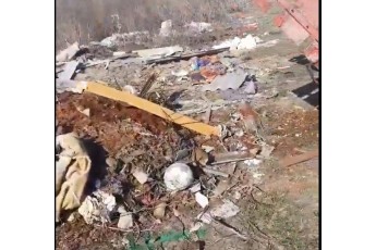 Заплаву річки Стир під Луцьком завалюють сміттям з причепа