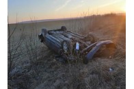 На трасі Луцьк-Устилуг авто злетіло у кювет (фото)