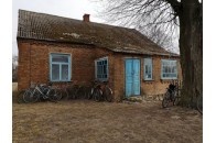 У селі на Волині прихильники МП моляться у старій хатині (фото)