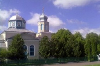 Священики УПЦ МП влаштували сутичку з громадою ПЦУ на Рівненщині (відео)