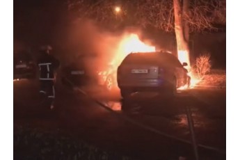 Вночі у Луцьку подружжю спалили два авто