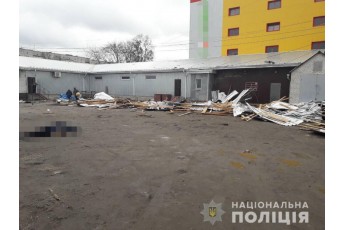 Відірваний вітром дах вбив жінку на Житомирщині