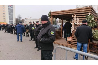 Центр Луцька окупували правоохоронці до приїзду Порошенка (фото)