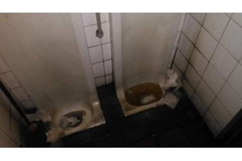 Показали жахливі туалети на українському кордоні (фото)