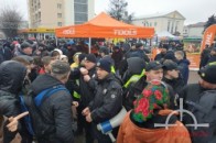 Головні новини Волині 14березня: На центральній площі Луцька − сутички між простими людьми та поліцією; Волинянин зустрічав Порошенка у Луцьку з 