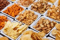 Снеки увійшли до переліку небезпечних продуктів