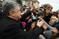 Як Порошенку цілували руки на Франківщині (відео)