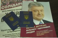 За Порошенка на Волині агітують фейковими закордонними паспортами
