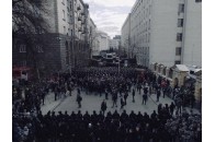 Тисячі людей вийшли до АП з вимогою покарати розкрадачів армії