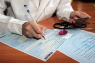 Відповідатимуть обоє: розповіли, як каратимуть за підроблені лікарняні листки