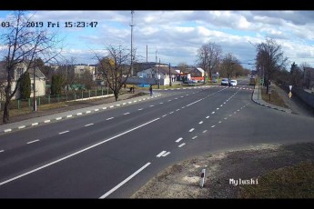 У селі під Луцьком автівка вилетіла на зустрічну та ледь не збила жінку на переході (фото, відео)