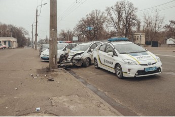 Патрульний Prius потрапив у аварію, постраждала жінка-поліцейська (фото, відео)