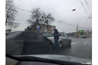 У Луцьку перед мостом зіткнулися два легковики (фото)