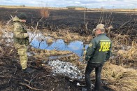 На Волині горе-контрабандисти спалили 12 ящиків контрабандних сигарет