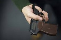 Лучанин прийшов на виборчу дільницю зі зброєю