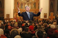 Команда Порошенка розповідає церквам, як молитися за його перемогу