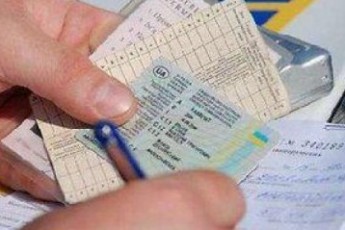 У Луцьку затримали автомобіль із підробленими документами