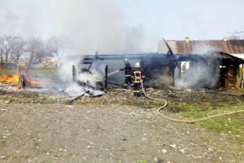 Через необережне поводження з вогнем на Волині згоріла господарська будівля