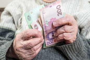 Шахраї відібрали у пенсіонерки 100 тисяч гривень