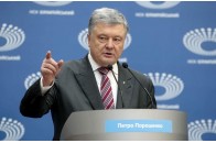 Порошенко заспівав пісню Зеленському з рокерами (Відео)