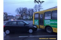 У Луцьку не розминулись маршрутка з легковиком