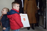 У Луцьку хлопчик, який став сиротою через автокатастрофу, отримав квартиру у новобудові