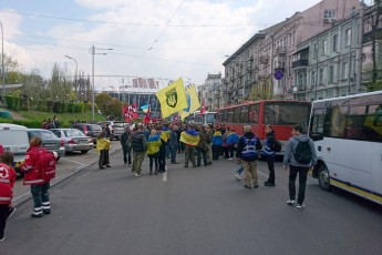 Київ застиг у пробках через звезення масовки для Порошенка на дебати