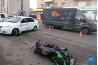 На Волині мотоцикліст влетів у легковик (фото)