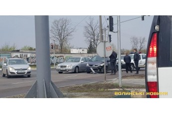 У Луцьку на перехресті − аварія, рух частково ускладнений (фото)