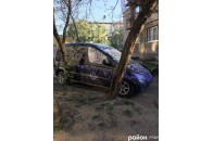У Луцьку невідомі розмалювали автомобіль (фото)