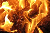 На Волині чоловіка рятували з палаючої будівлі