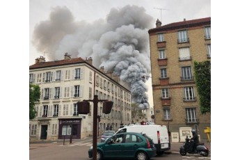 У Парижі біля Версалю спалахнула пожежа