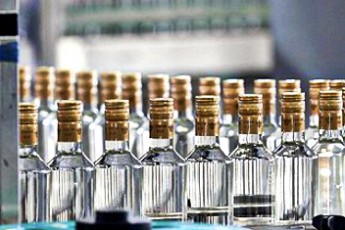 В Україні продовжує скорочуватись виробництво легального алкоголю