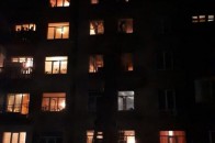 Самогубця 3 години сиділа на газовій трубі у Харкові