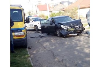 У Луцьку легковик протаранив бус