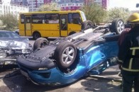 Головні новини Волині 28 квітня: Повідомили деталі аварії у Луцьку, в якій автомобіль перекинувся на дах; На 40-му районі Луцька побили чоловіка та…