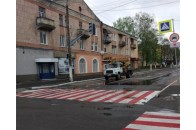 На Волині жінка на позашляховику збила стовп і втекла