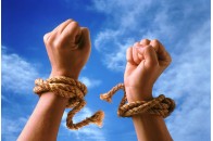 Українка займалася торгівлею людьми у Грузії