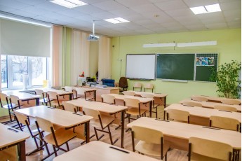 Гучний скандал в українській школі: вчителька змушувала дивитися на Путіна та дякувати 
