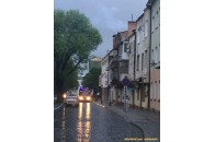 У центрі Луцька − горить квартира (фото)