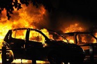 Гралася сірниками: 2-річна дівчинка заживо згоріла у машині батька