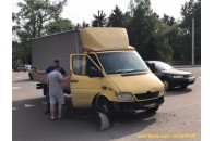 У Луцьку зіткнулись вантажівка та легковик (фото)