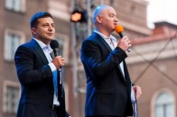 Зеленський перед інавгурацією у стрибку поцілував Кошового (відео)